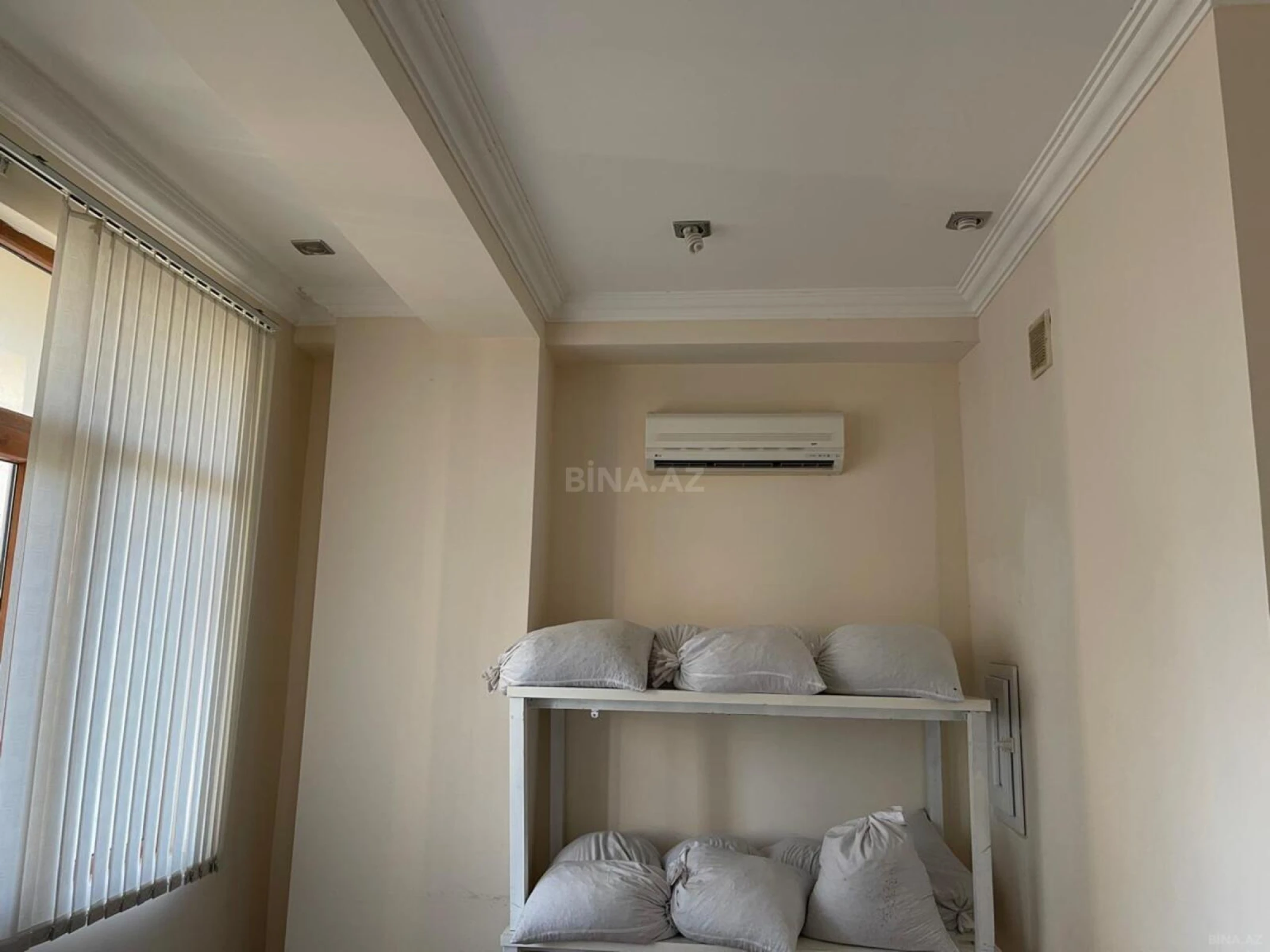 Satılır 3 otaqlı mənzil 140 m²