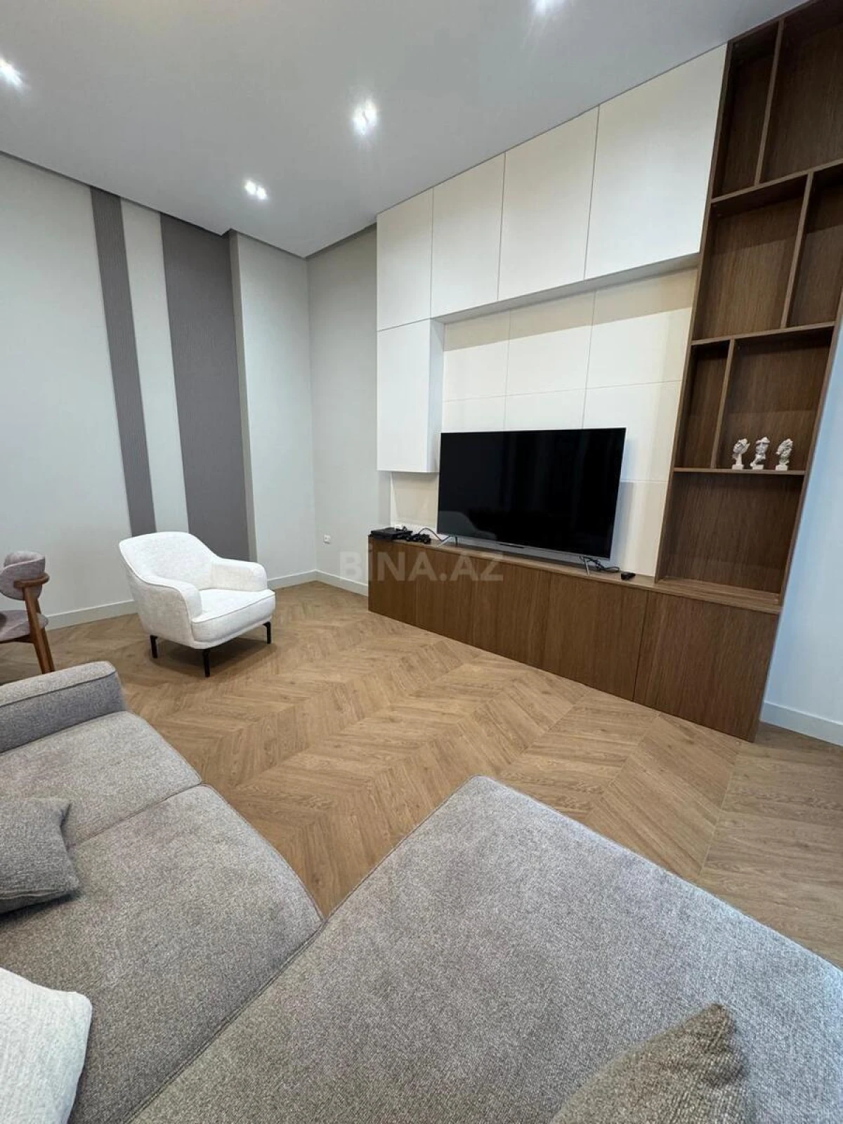 Kirayə verilir 4 otaqlı mənzil 200 m²