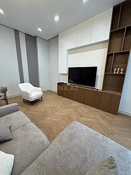 Kirayə verilir 4 otaqlı mənzil 200 m²