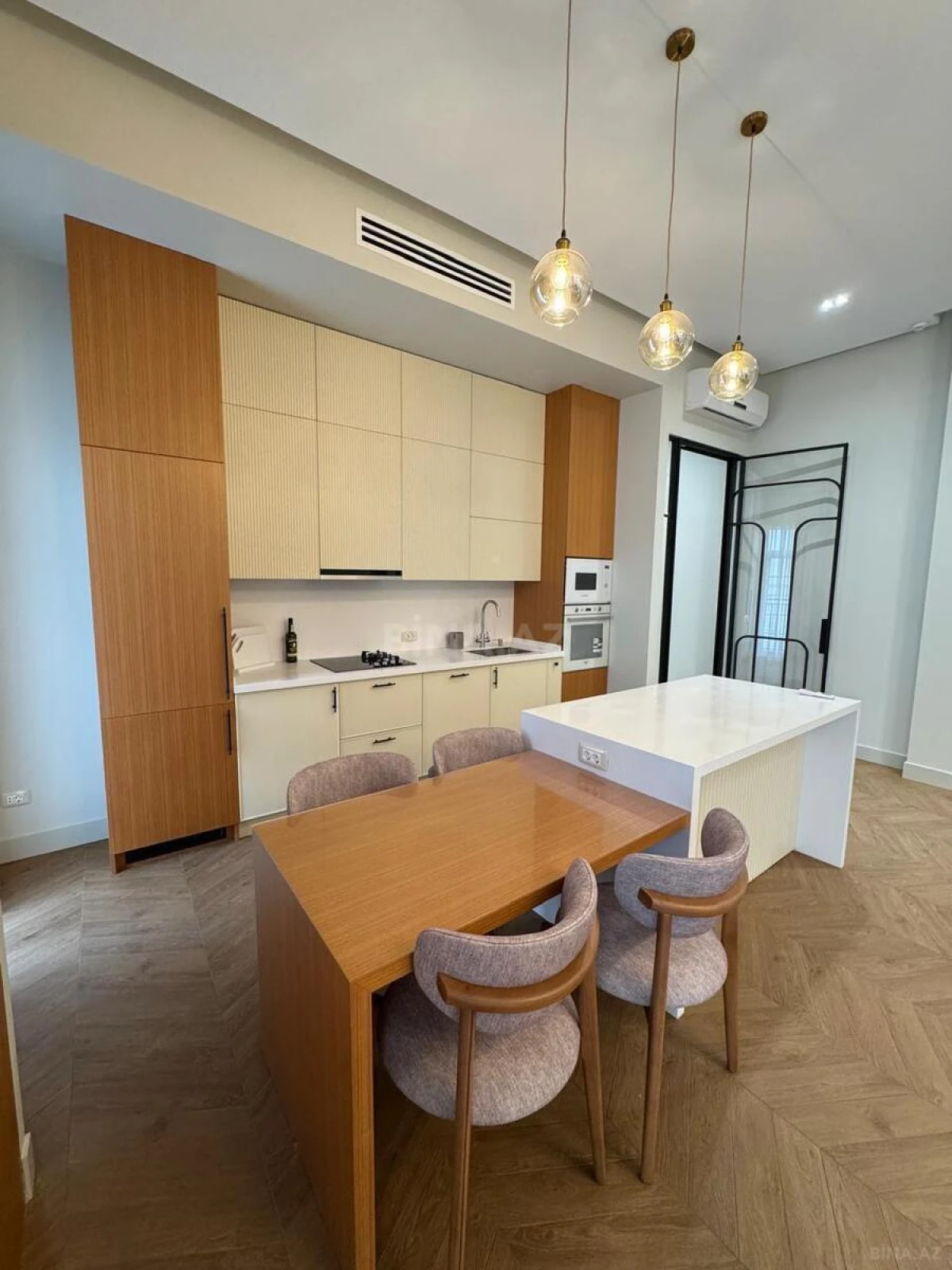 Kirayə verilir 4 otaqlı mənzil 200 m²