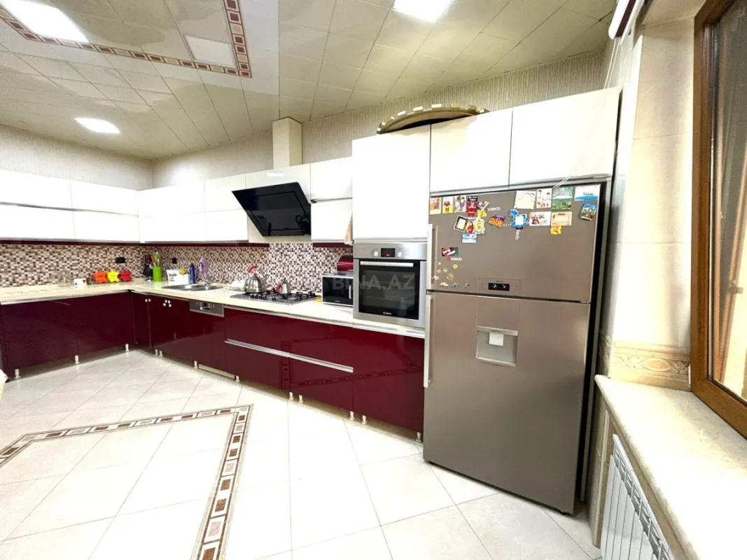 Satılır 4 otaqlı mənzil 224 m²