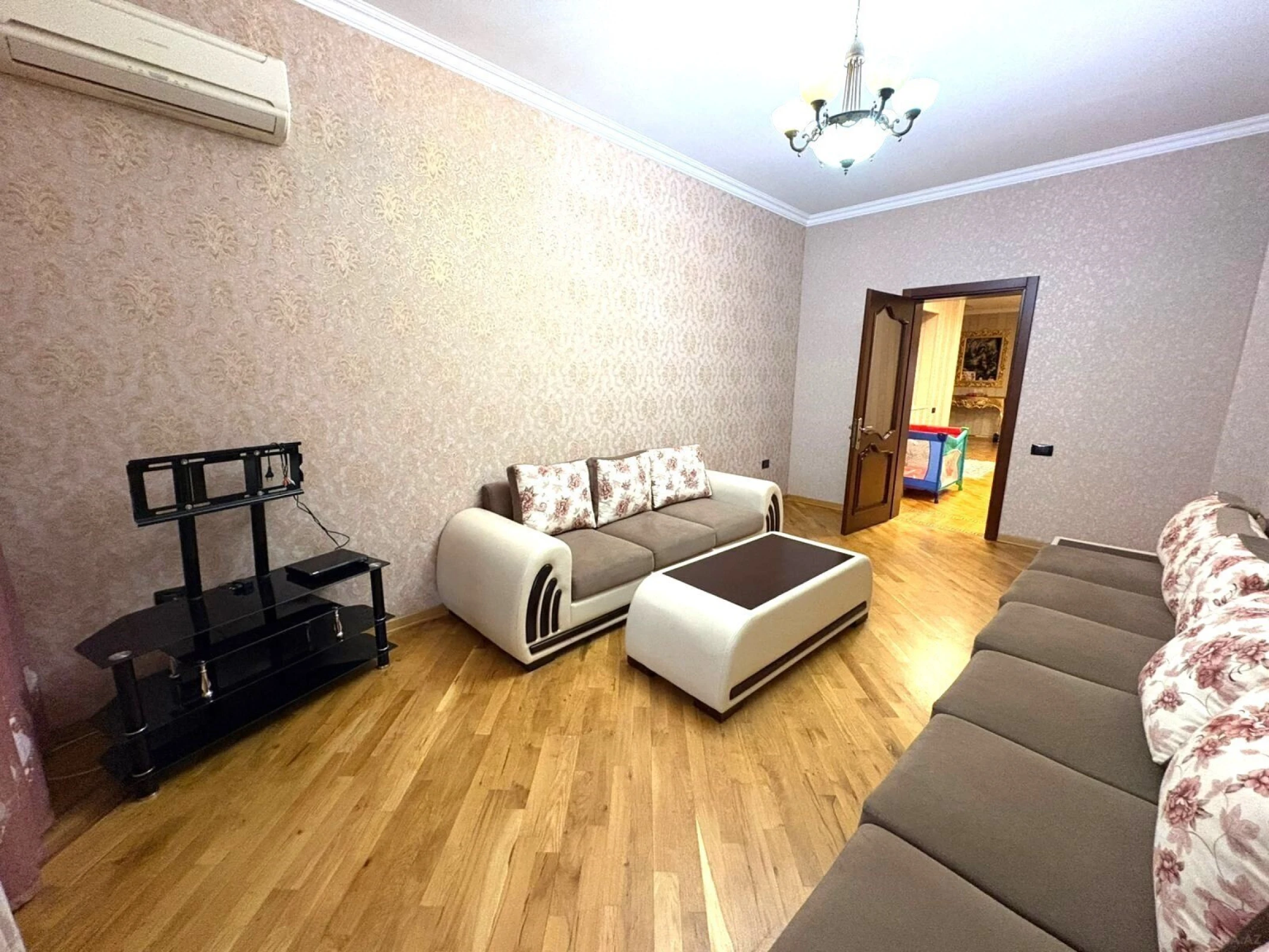 Satılır 4 otaqlı mənzil 224 m²