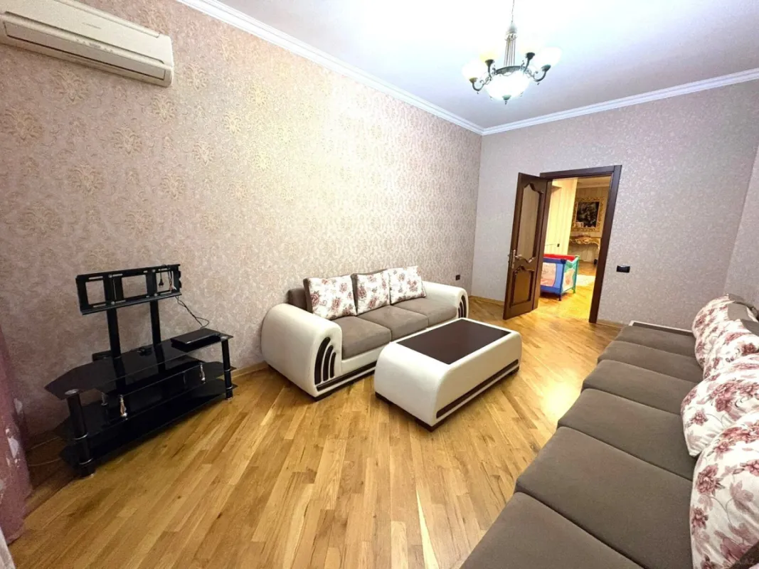 Satılır 4 otaqlı mənzil 224 m²