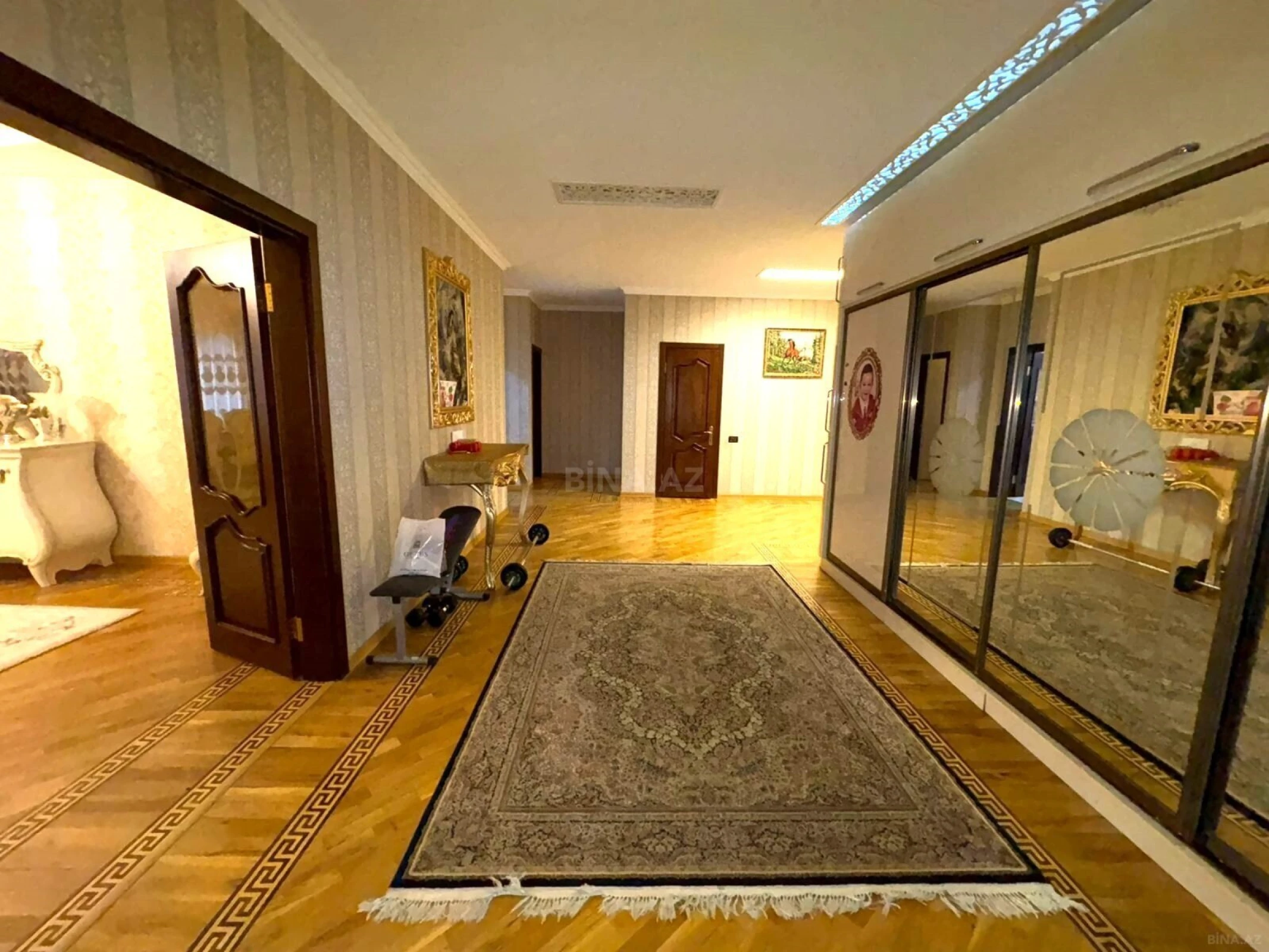 Satılır 4 otaqlı mənzil 224 m²