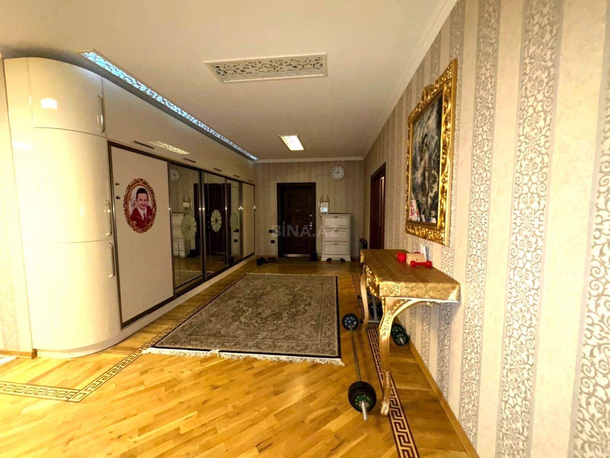 Satılır 4 otaqlı mənzil 224 m²