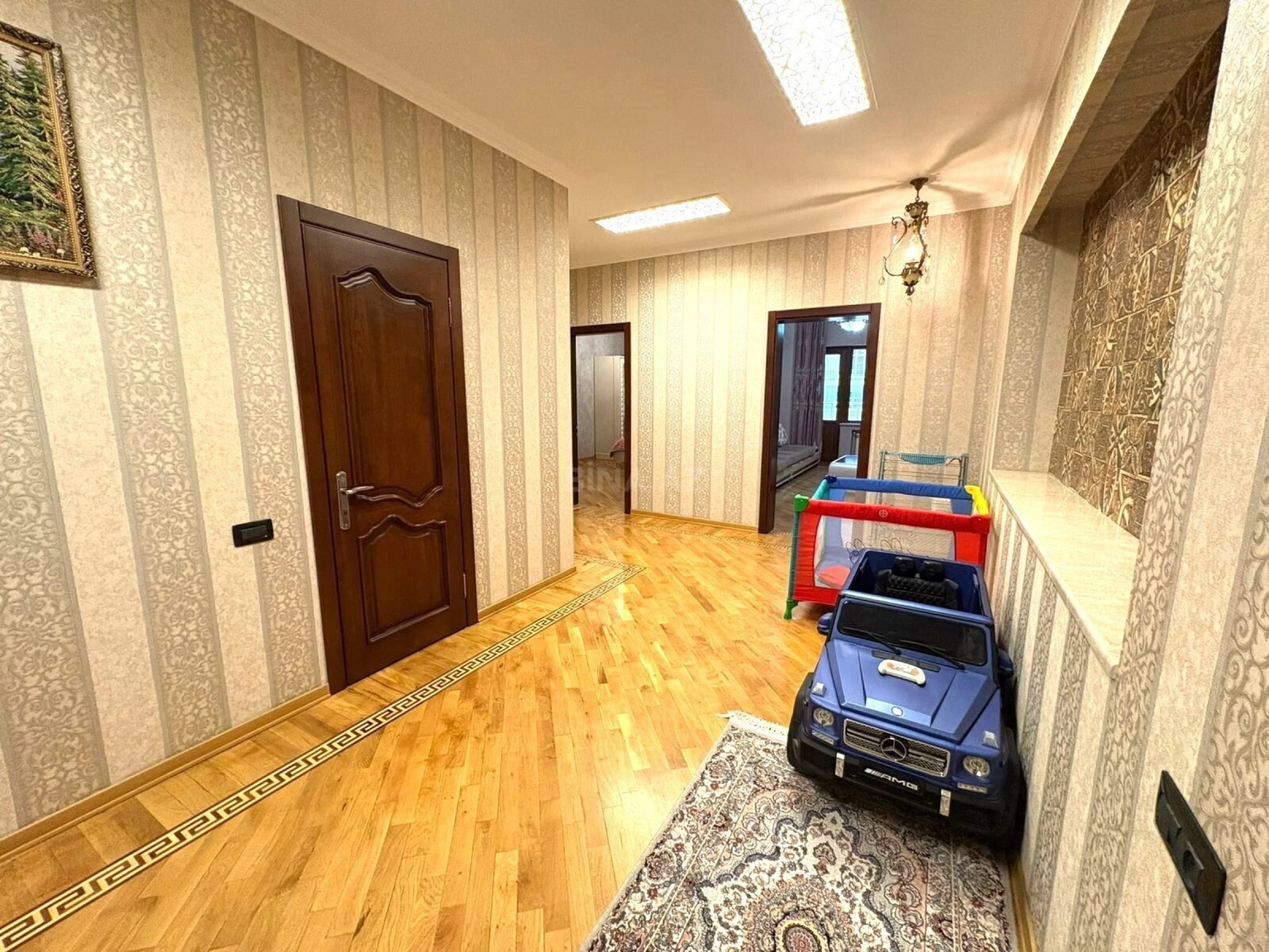 Satılır 4 otaqlı mənzil 224 m²