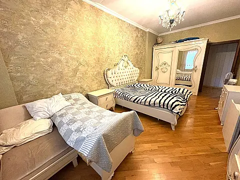 Satılır 4 otaqlı mənzil 224 m²