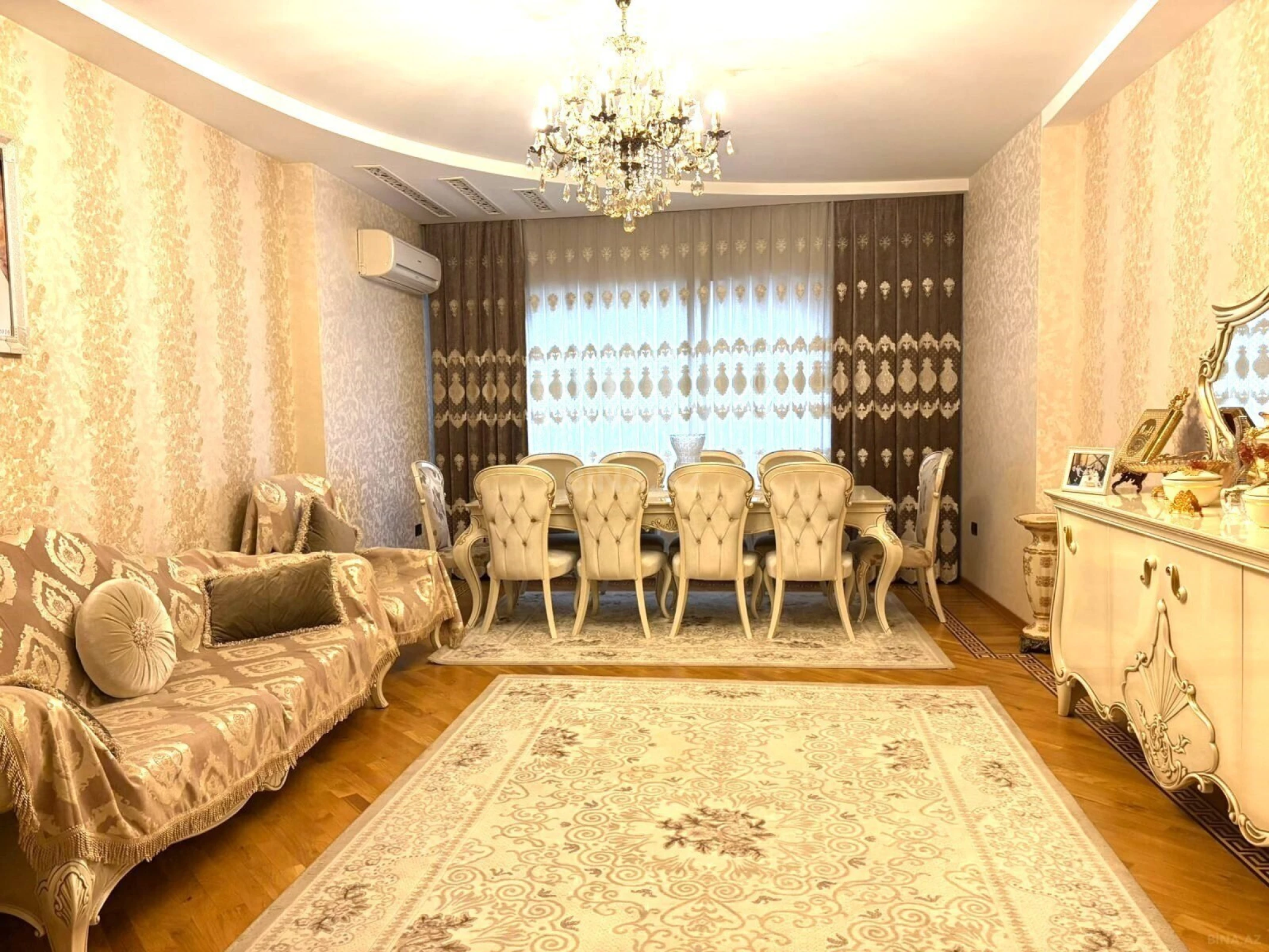 Satılır 4 otaqlı mənzil 224 m²