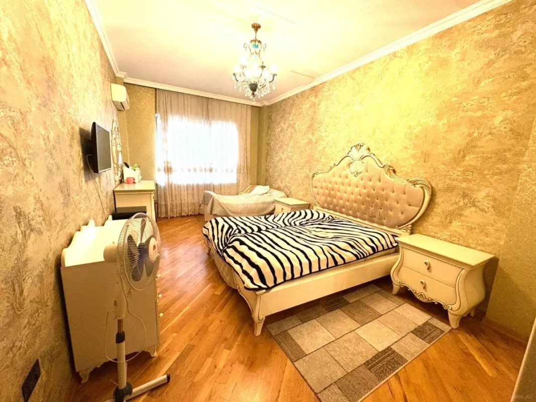 Satılır 4 otaqlı mənzil 224 m²
