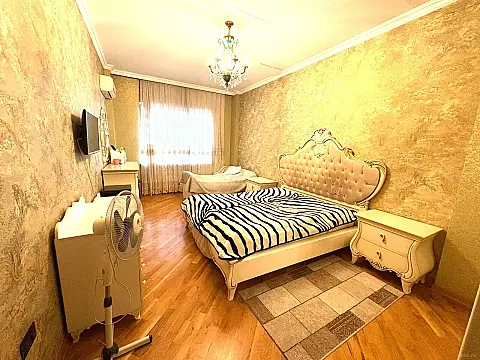 Satılır 4 otaqlı mənzil 224 m²