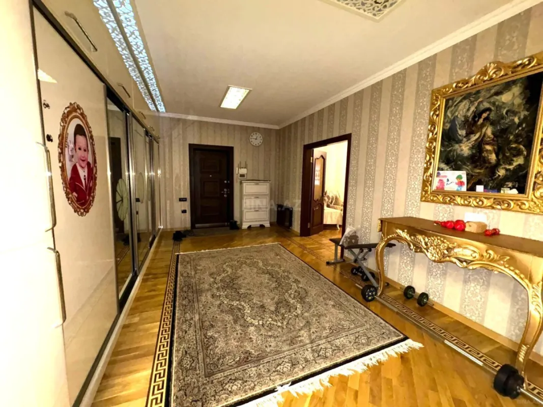 Satılır 4 otaqlı mənzil 224 m²