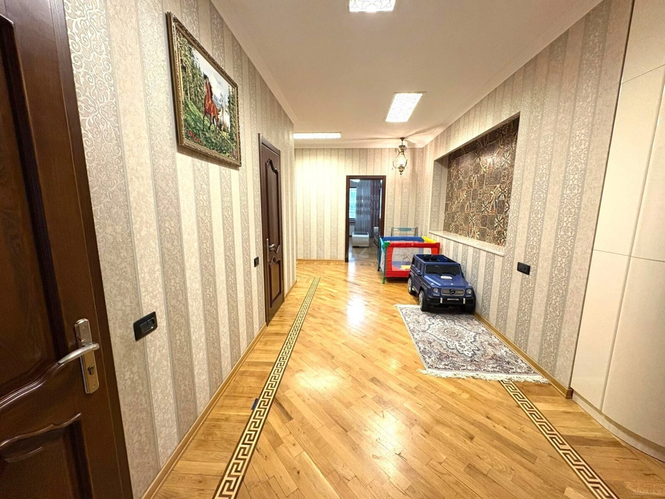 Satılır 4 otaqlı mənzil 224 m²