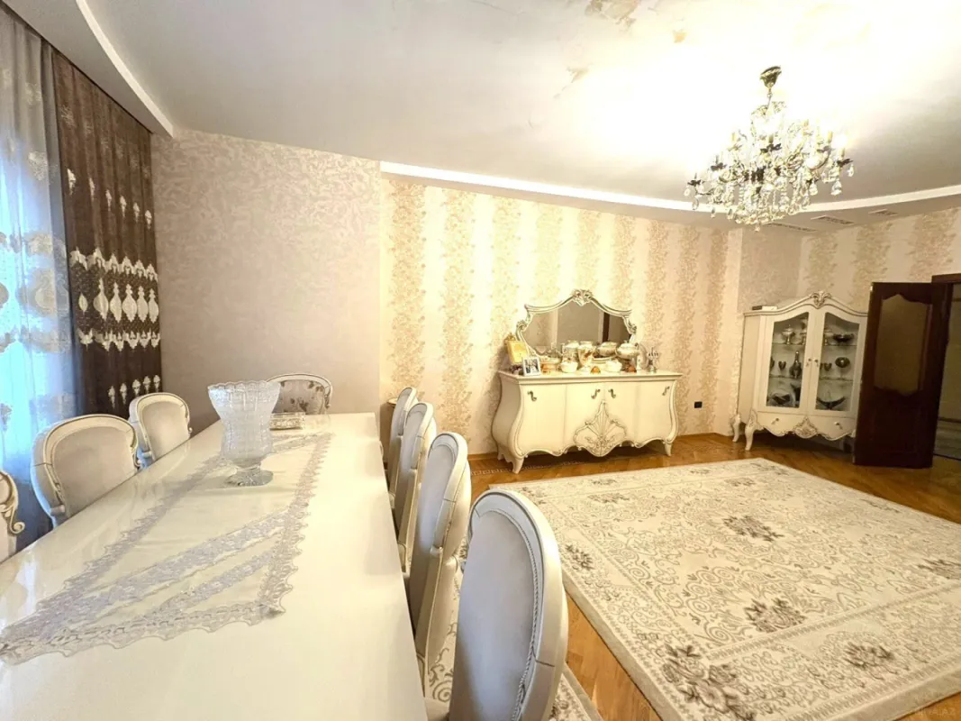 Satılır 4 otaqlı mənzil 224 m²