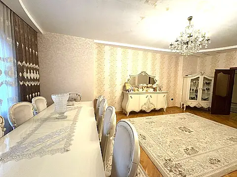 Satılır 4 otaqlı mənzil 224 m²