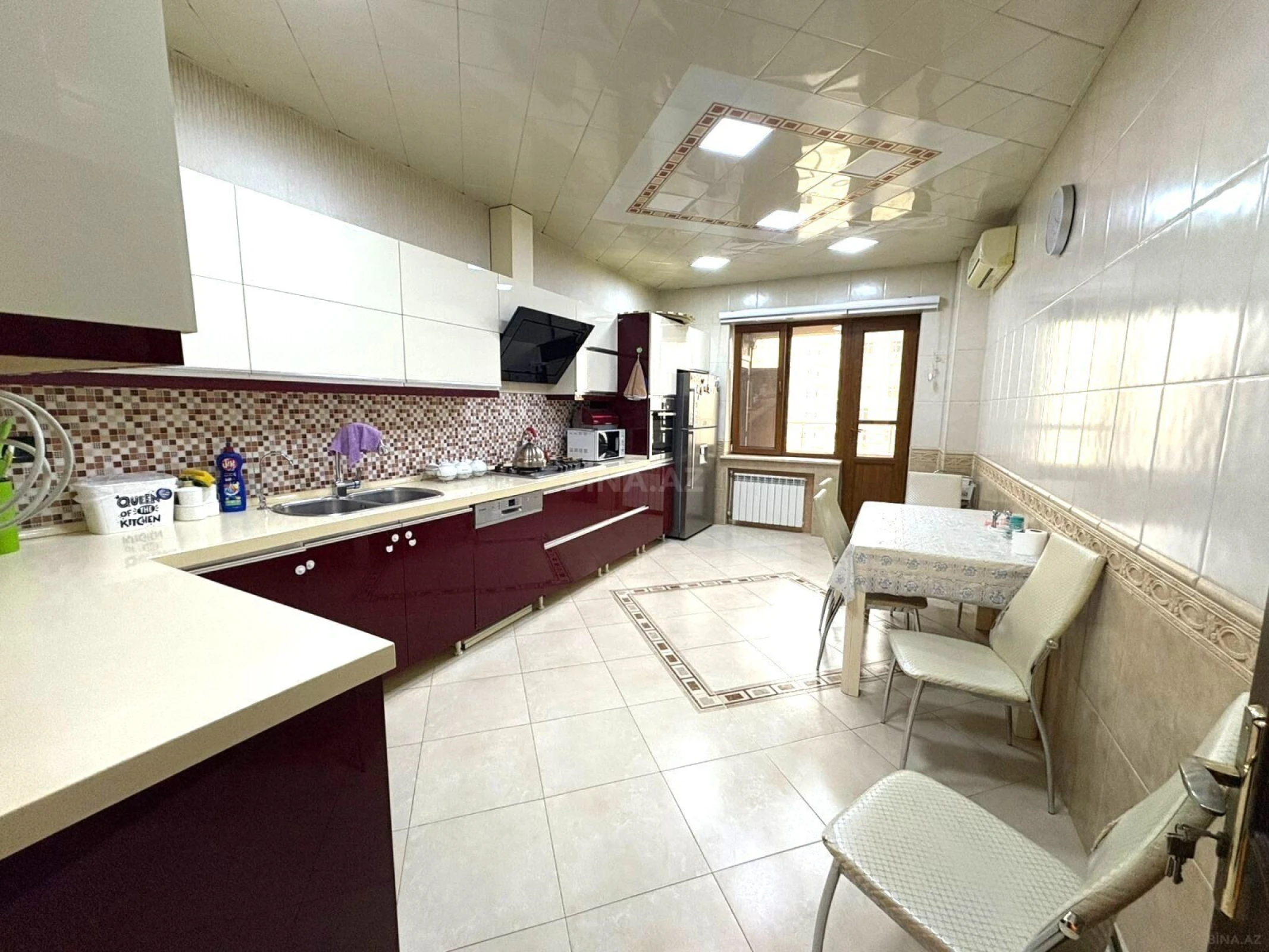 Satılır 4 otaqlı mənzil 224 m²