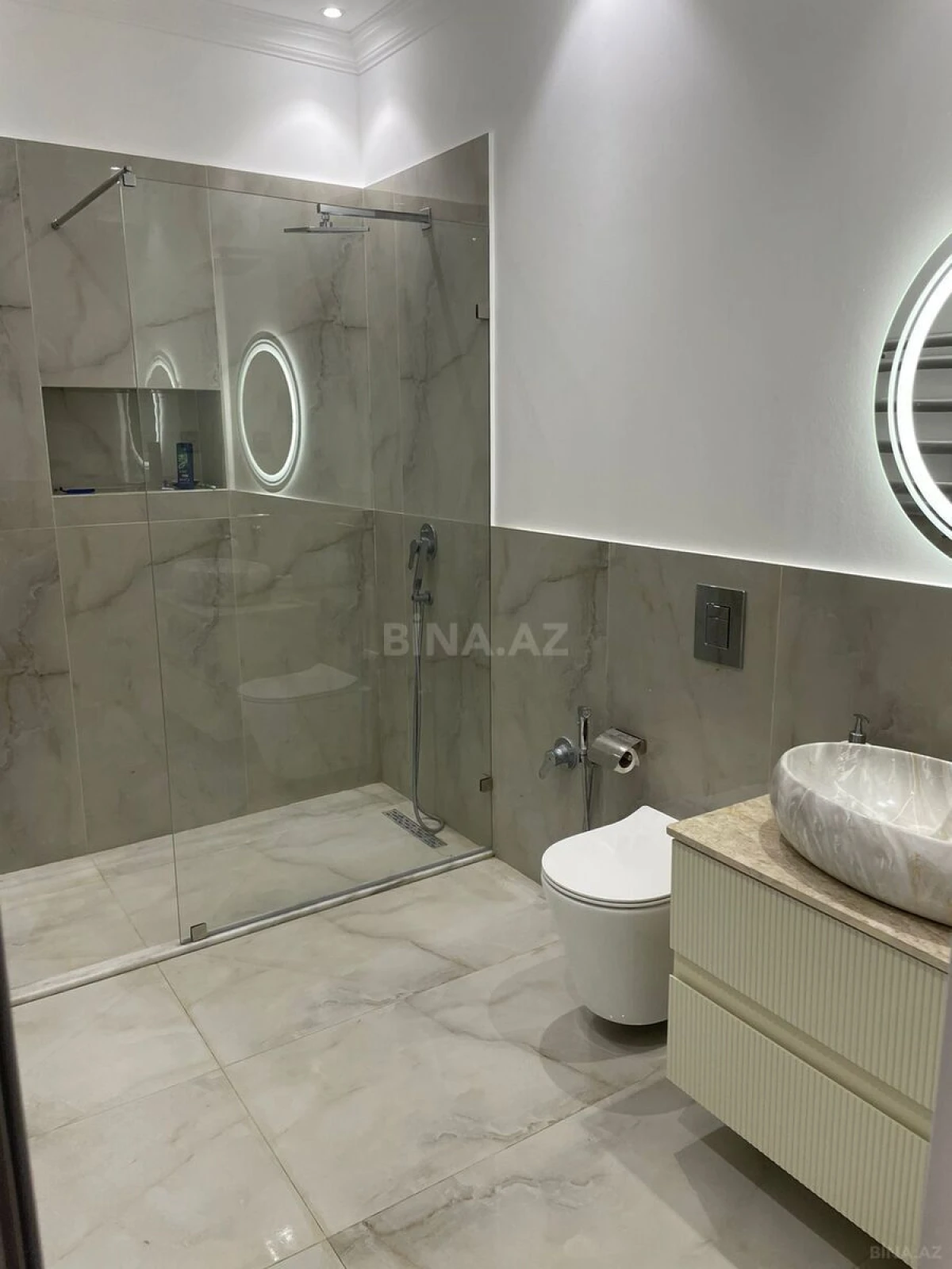 Kirayə verilir 2 otaqlı mənzil 75 m²