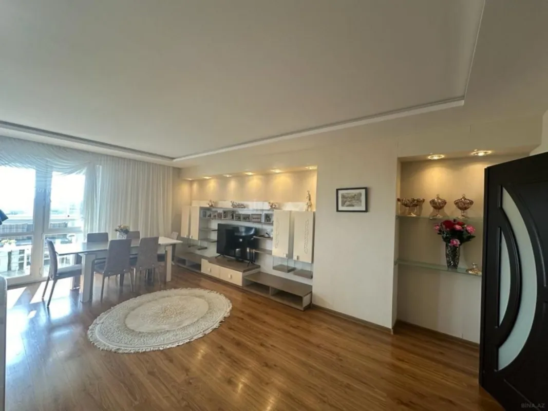Kirayə verilir 3 otaqlı mənzil 135 m²