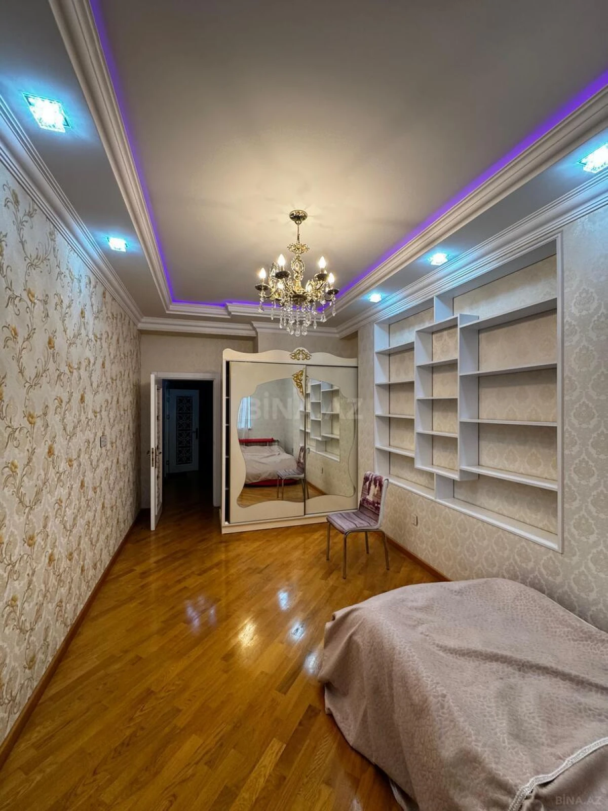 Satılır 3 otaqlı mənzil 110 m²