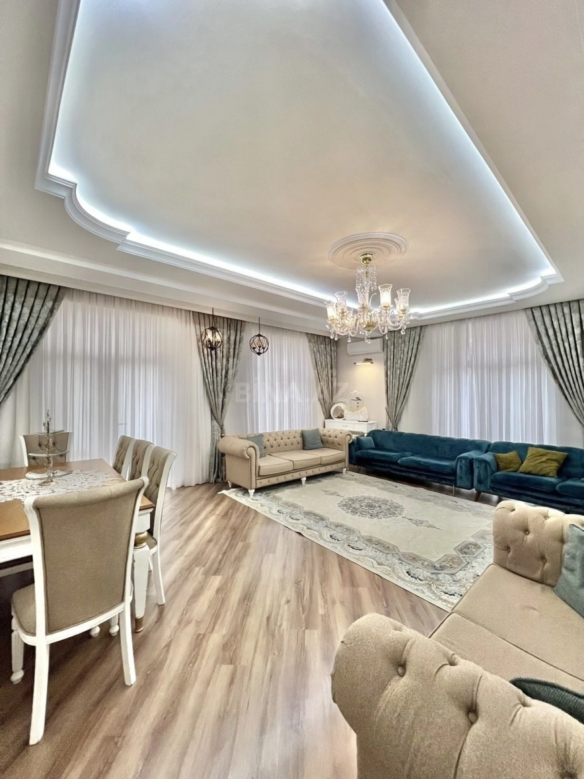 Satılır 4 otaqlı mənzil 180 m²