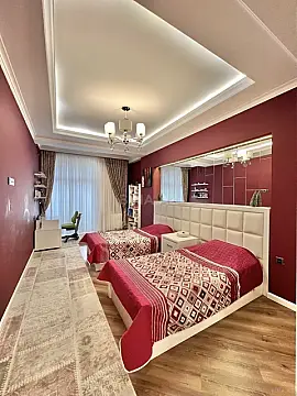 Satılır 4 otaqlı mənzil 180 m²