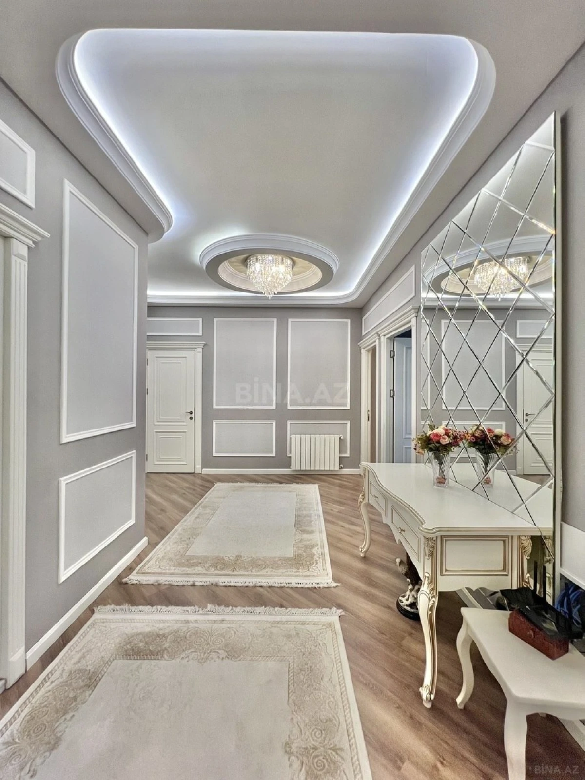 Satılır 4 otaqlı mənzil 180 m²