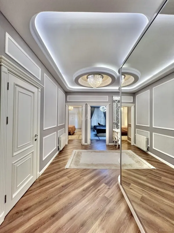 Satılır 4 otaqlı mənzil 180 m²