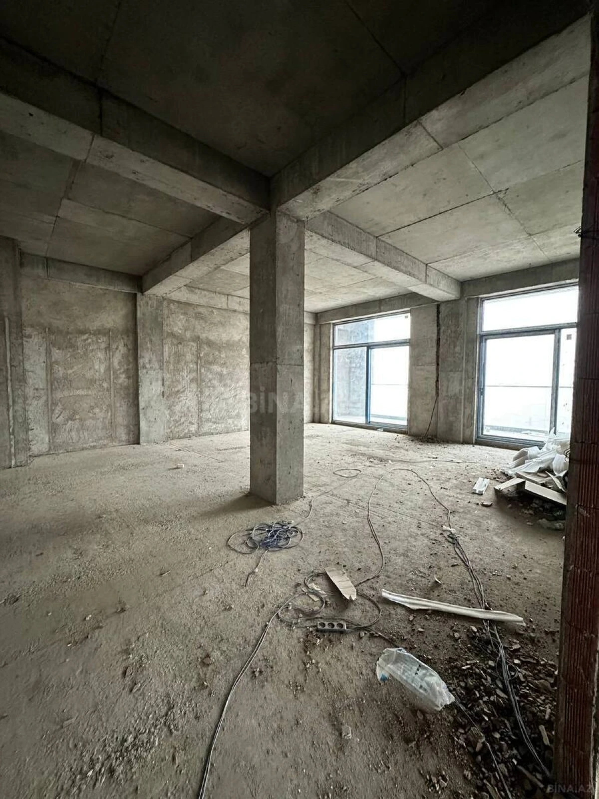 Satılır 5 otaqlı mənzil 261 m²