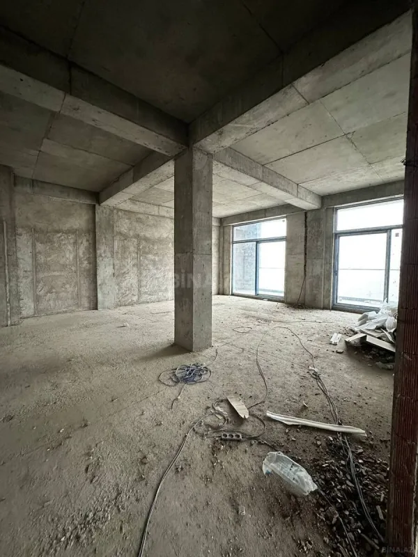 Satılır 5 otaqlı mənzil 261 m²