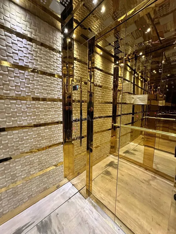 Satılır 5 otaqlı mənzil 261 m²