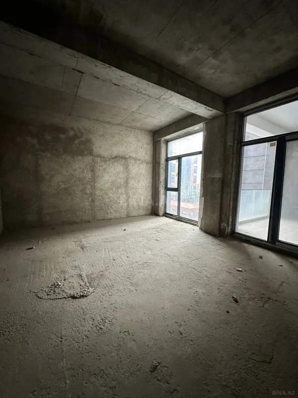 Satılır 5 otaqlı mənzil 261 m²