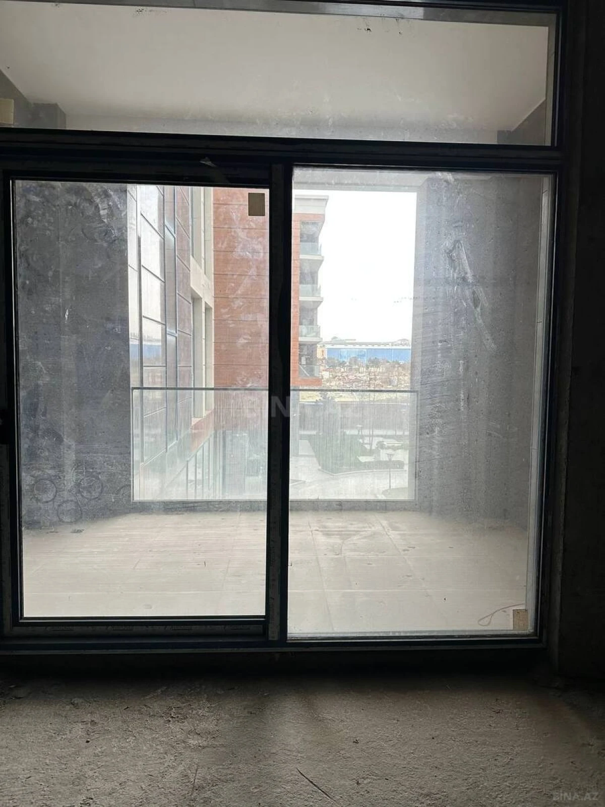Satılır 5 otaqlı mənzil 261 m²