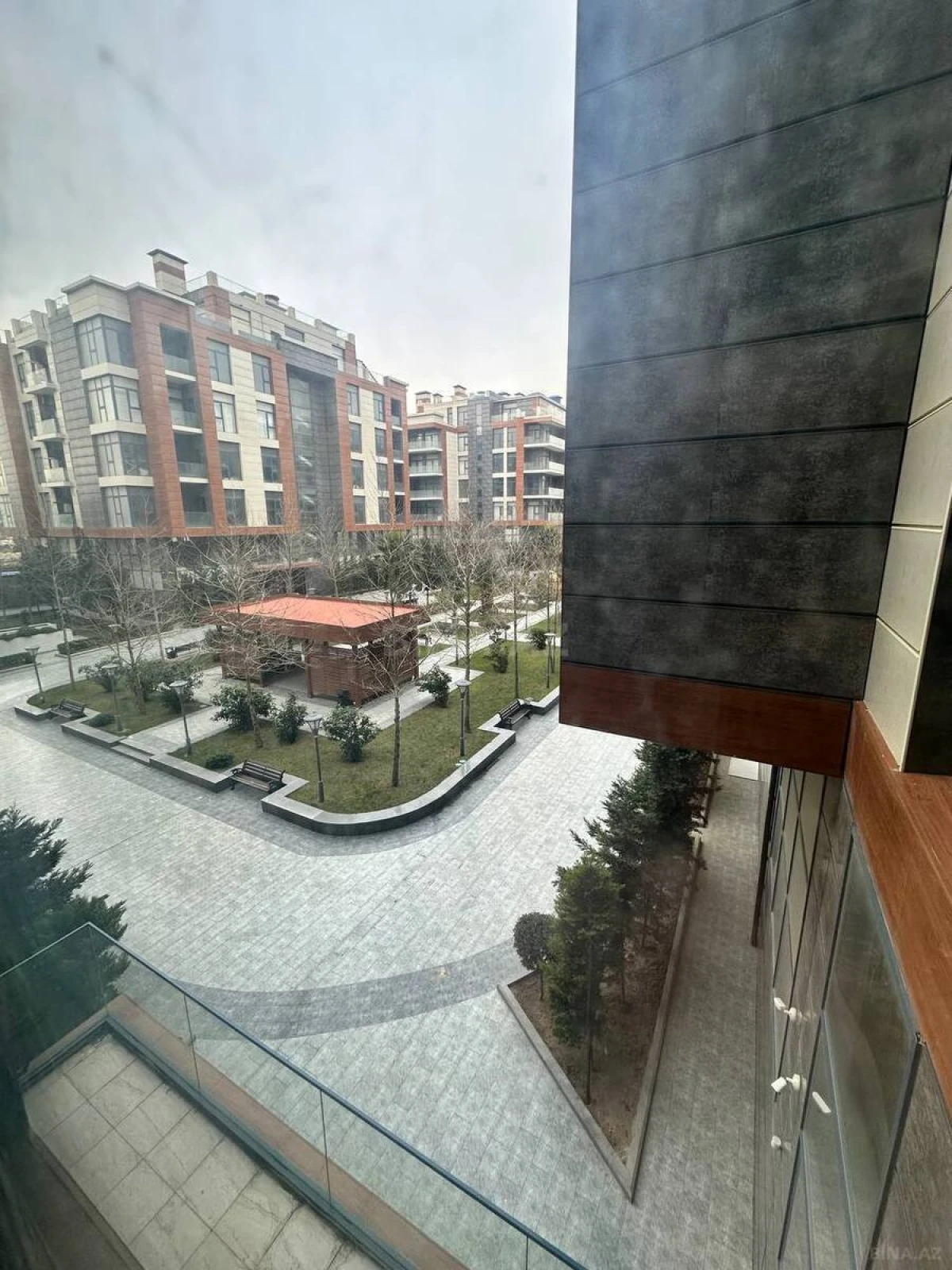 Satılır 5 otaqlı mənzil 261 m²