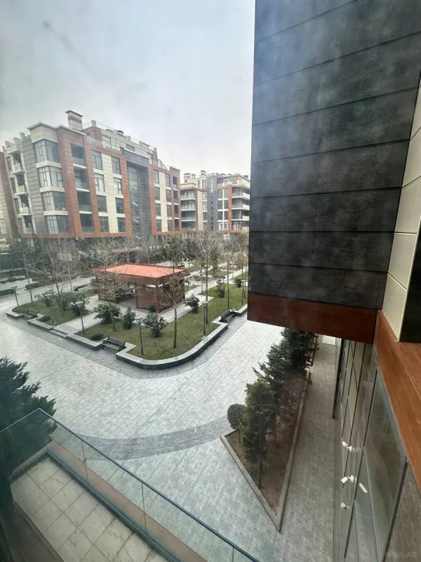 Satılır 5 otaqlı mənzil 261 m²