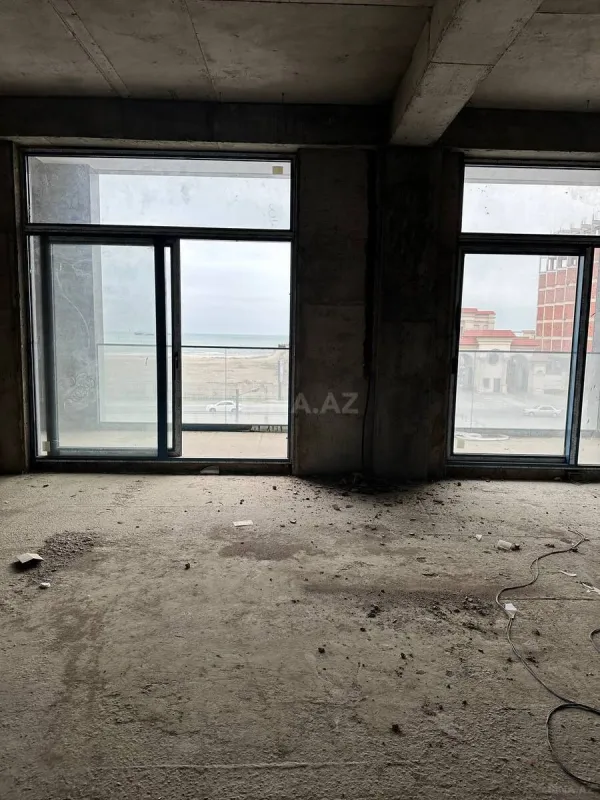 Satılır 5 otaqlı mənzil 261 m²