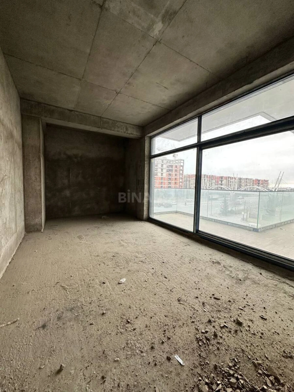 Satılır 5 otaqlı mənzil 261 m²