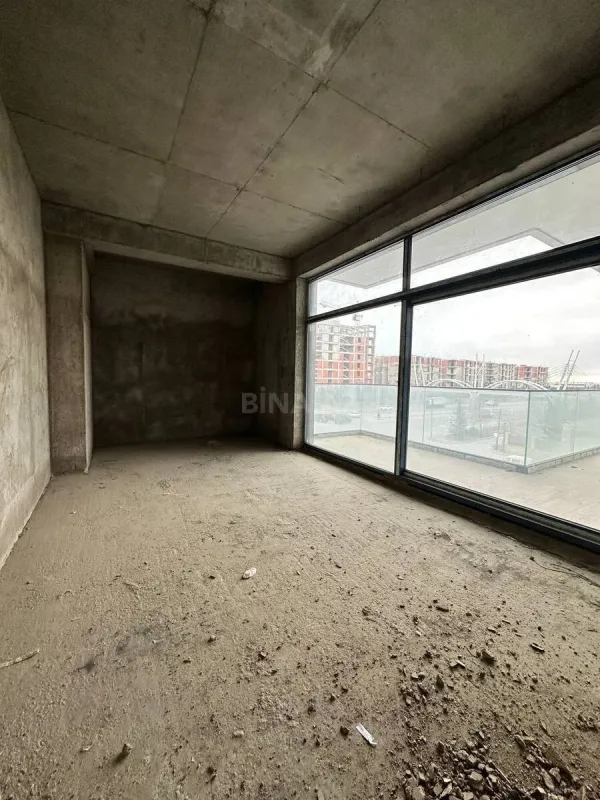 Satılır 5 otaqlı mənzil 261 m²