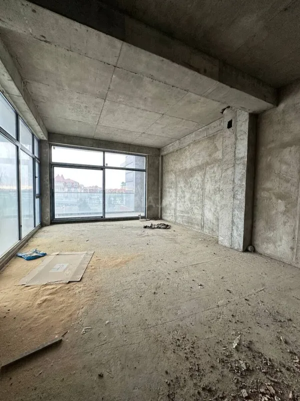Satılır 5 otaqlı mənzil 261 m²
