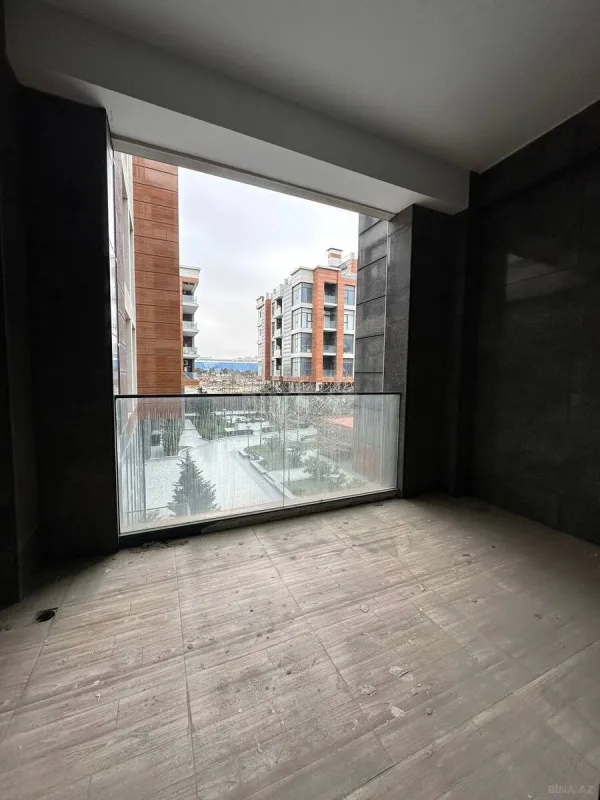 Satılır 5 otaqlı mənzil 261 m²