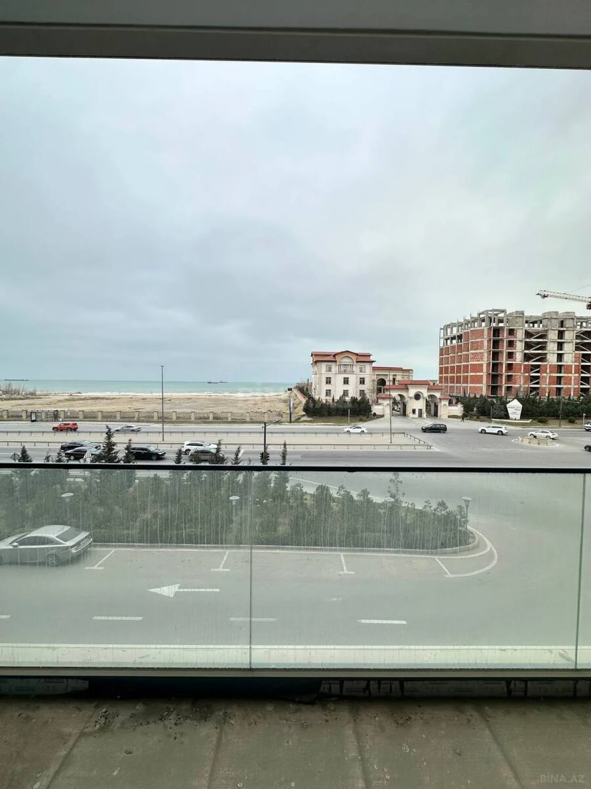 Satılır 5 otaqlı mənzil 261 m²