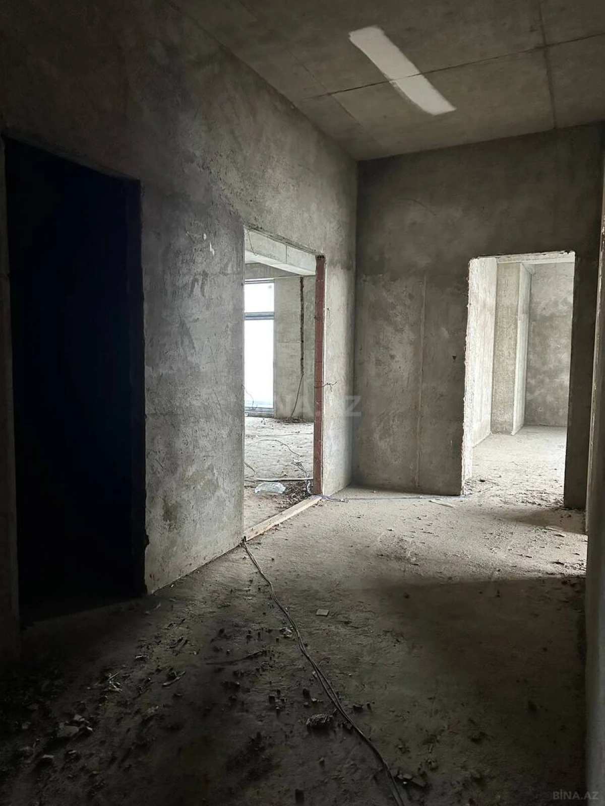 Satılır 5 otaqlı mənzil 261 m²