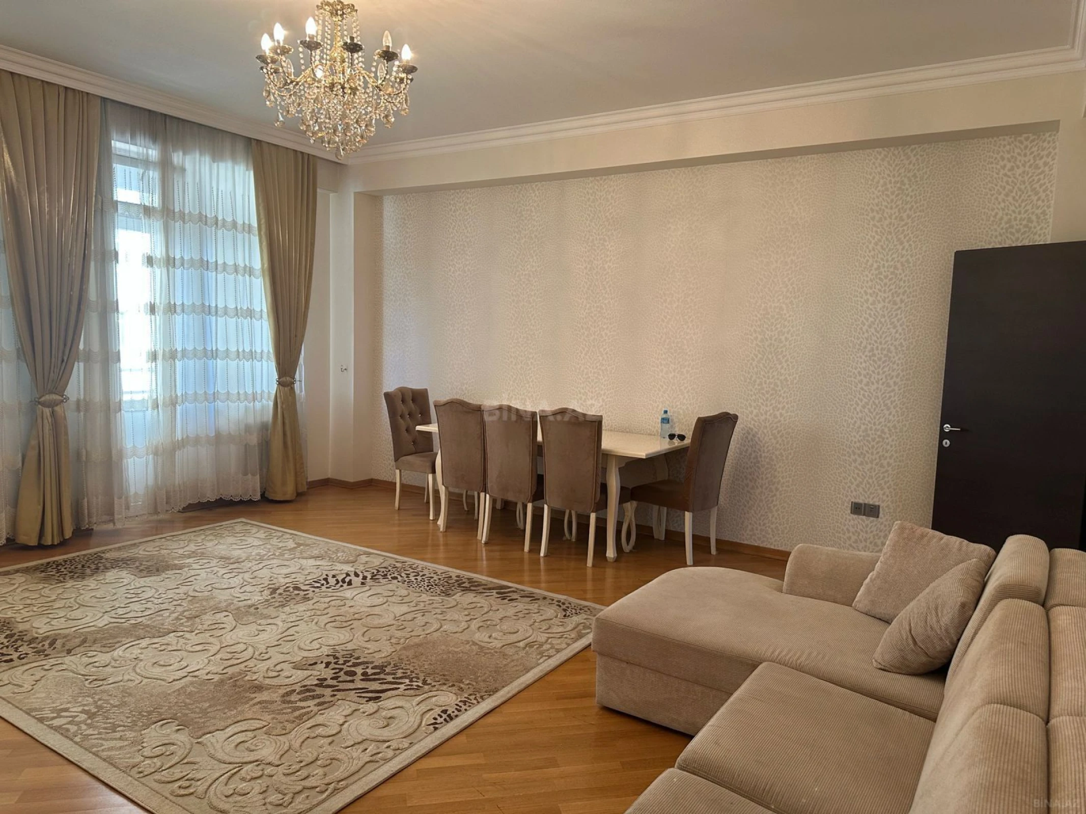 Kirayə verilir 2 otaqlı mənzil 110 m²