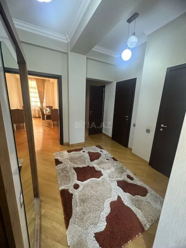 Kirayə verilir 2 otaqlı mənzil 110 m²