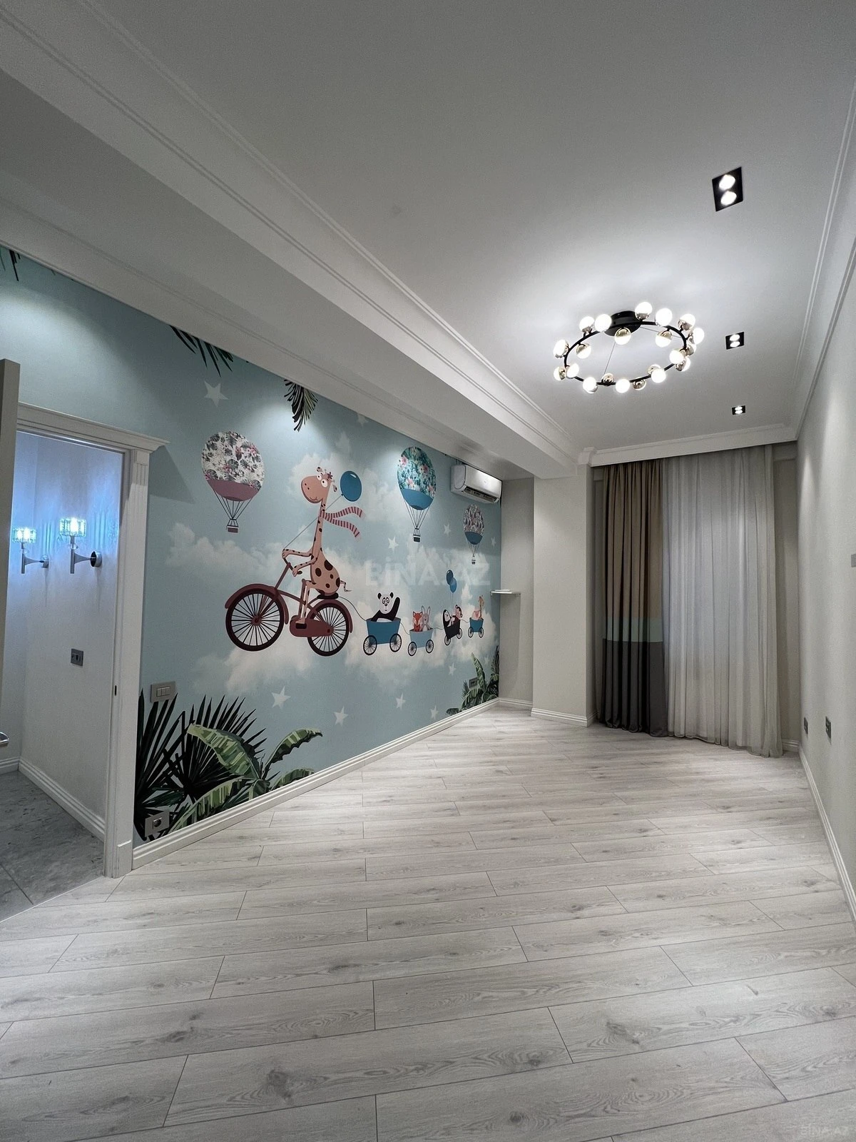 Satılır 3 otaqlı mənzil 136 m²