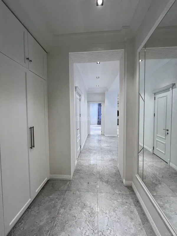 Satılır 3 otaqlı mənzil 136 m²