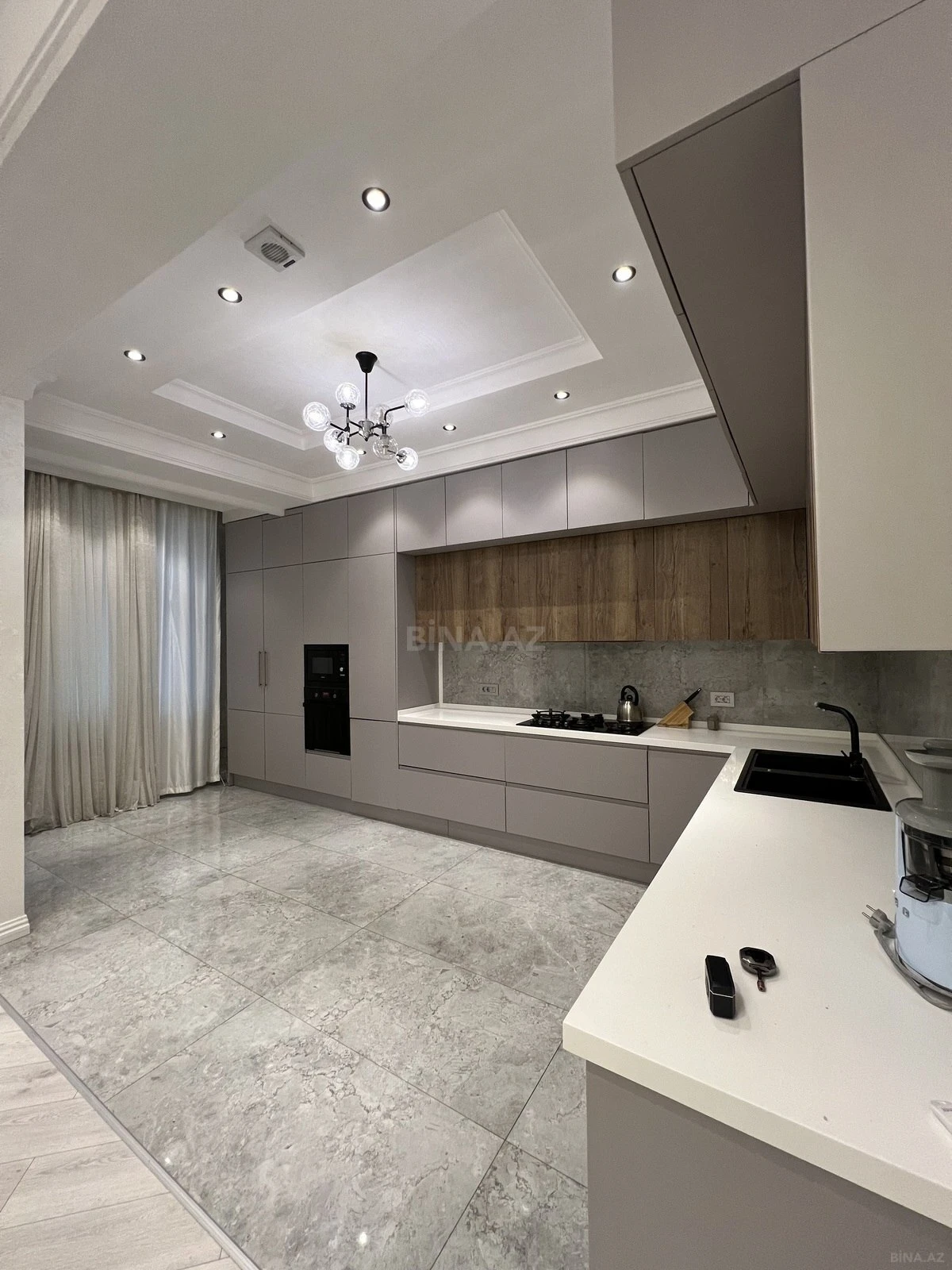 Satılır 3 otaqlı mənzil 136 m²