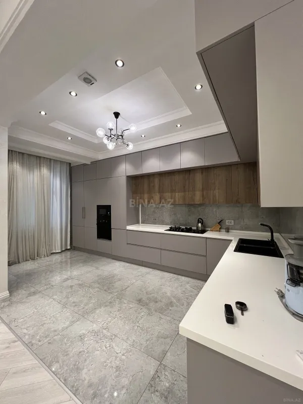 Satılır 3 otaqlı mənzil 136 m²