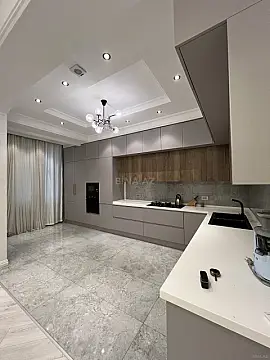 Satılır 3 otaqlı mənzil 136 m²