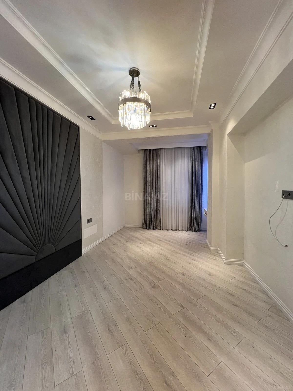 Satılır 3 otaqlı mənzil 136 m²