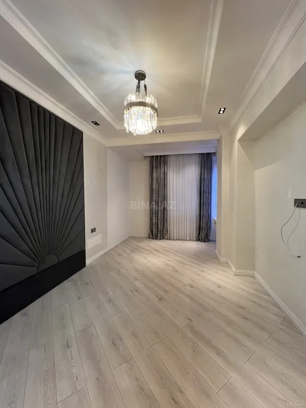 Satılır 3 otaqlı mənzil 136 m²