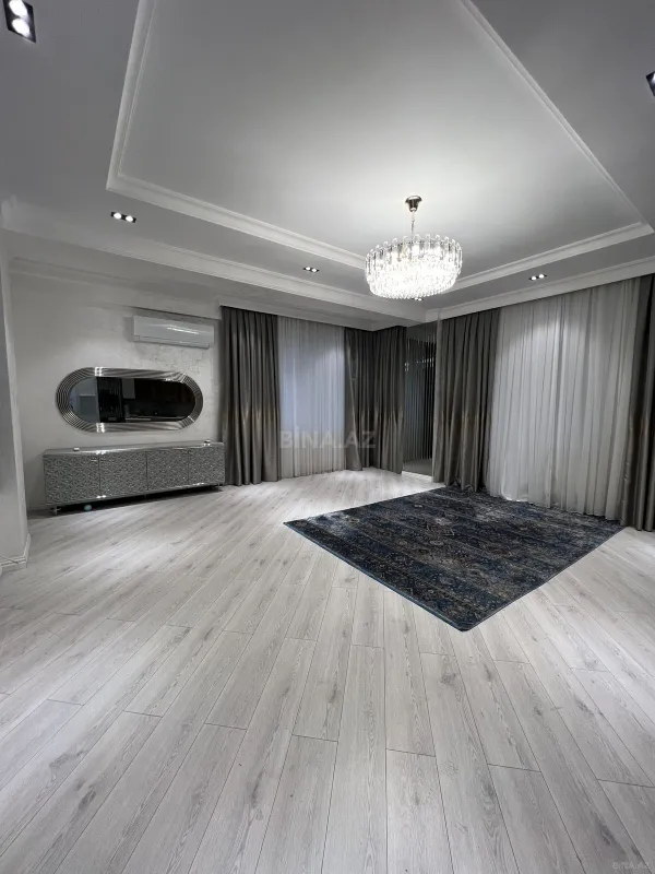 Satılır 3 otaqlı mənzil 136 m²